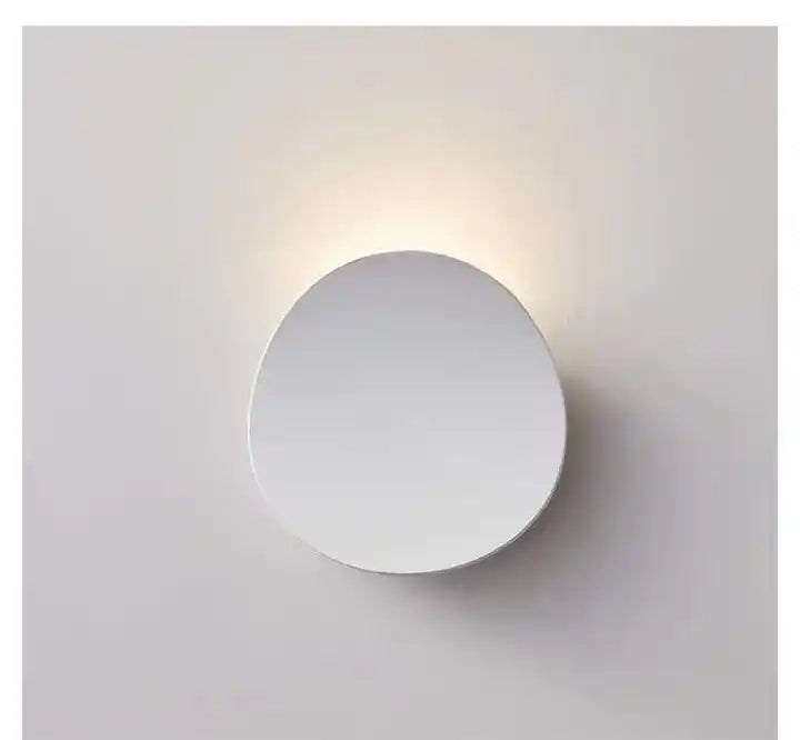 Decorative modern LED wall light in white