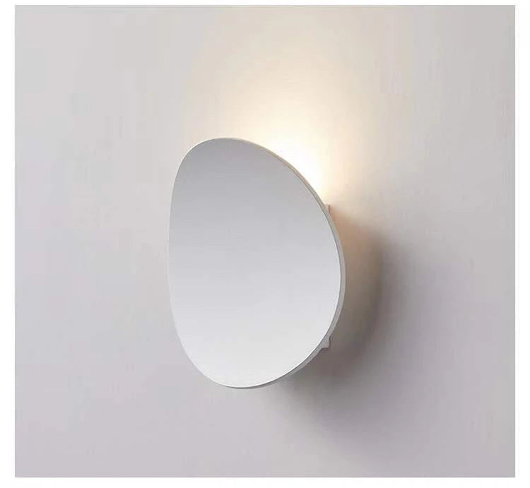 Decorative modern LED wall light in white